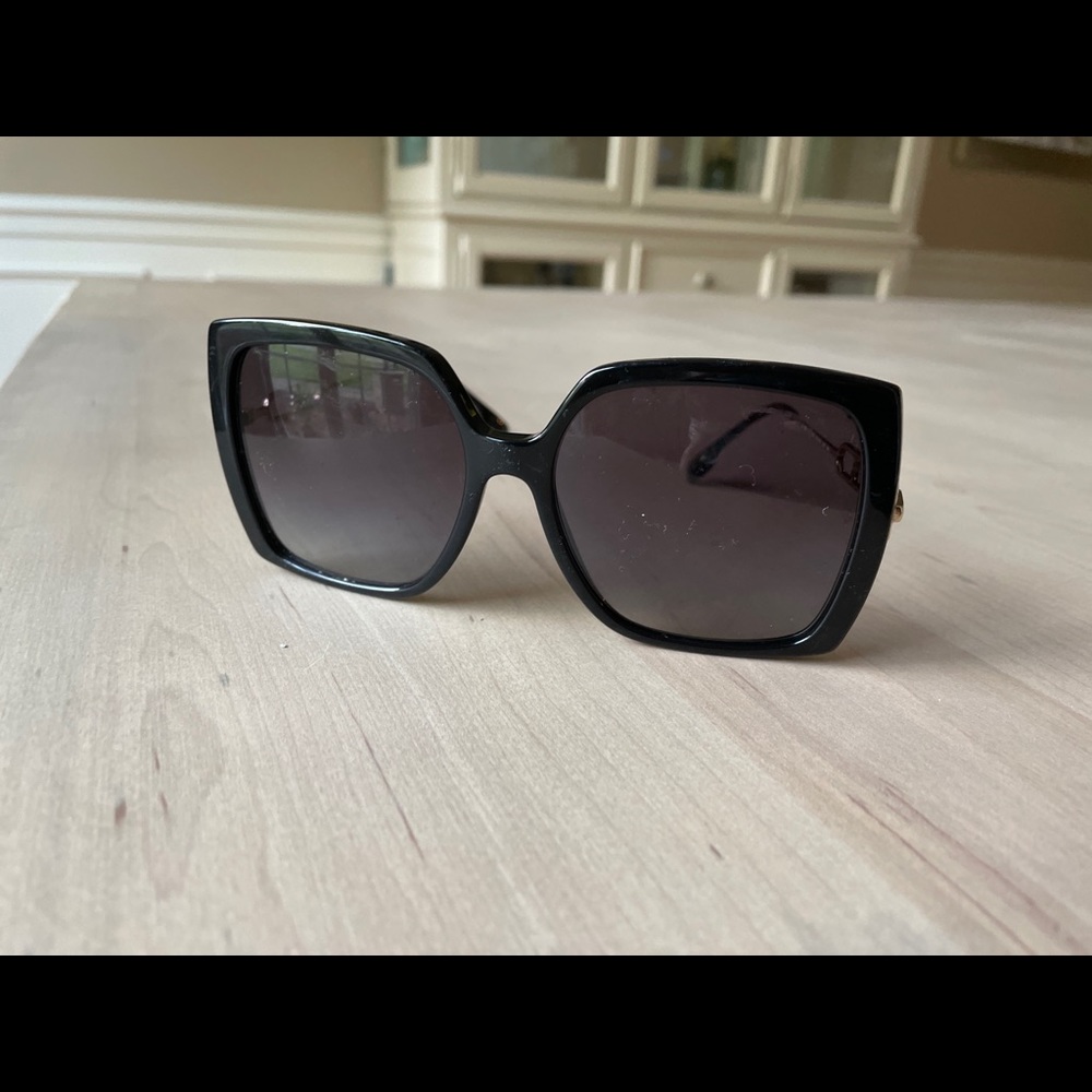 BRAND NEW Burberry women’s sunglasses
